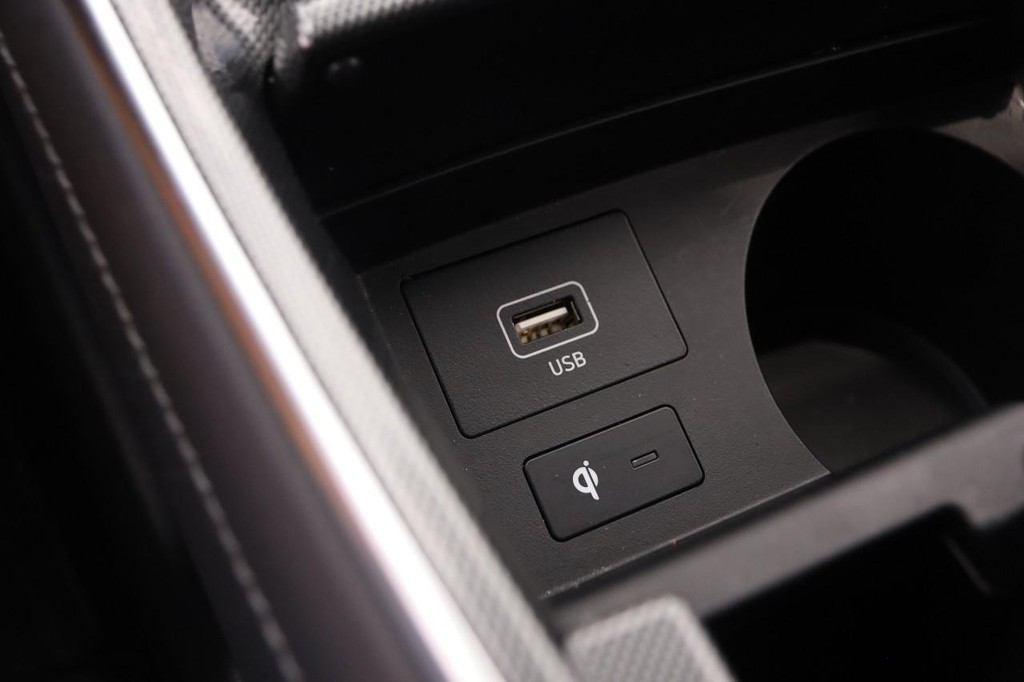 Hyundai Santa Fe Vehicle Full-screen Gallery Image 20
