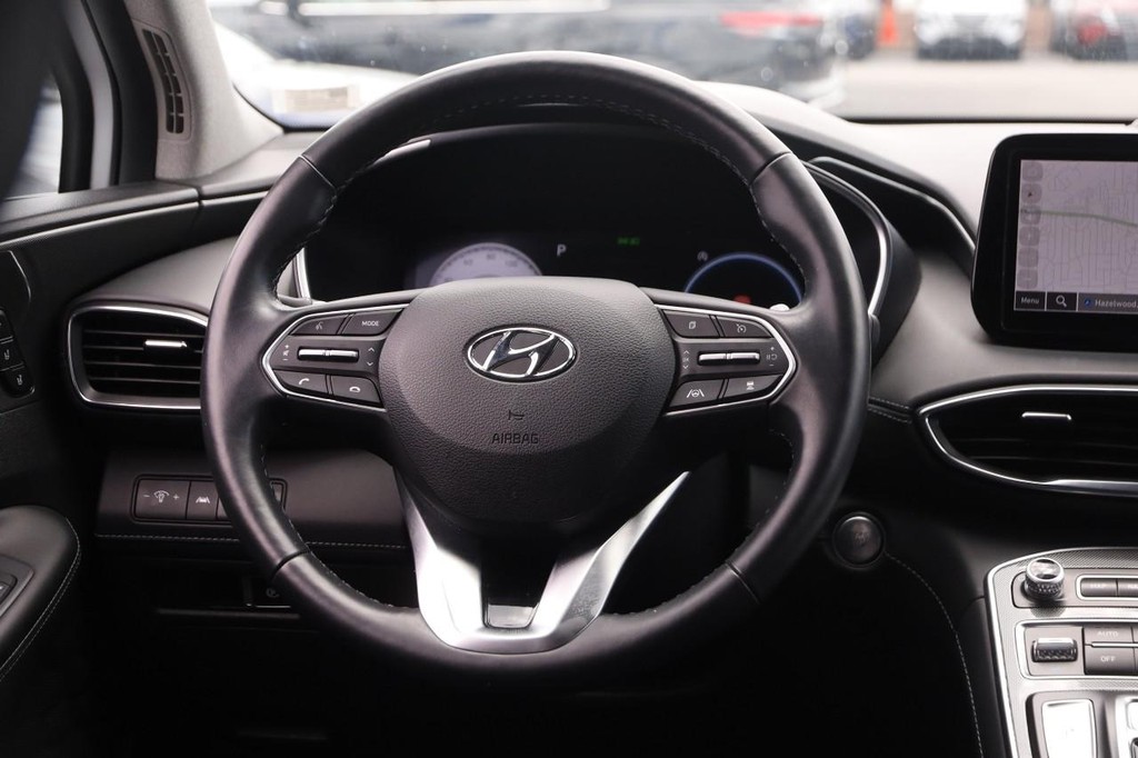Hyundai Santa Fe Vehicle Full-screen Gallery Image 24