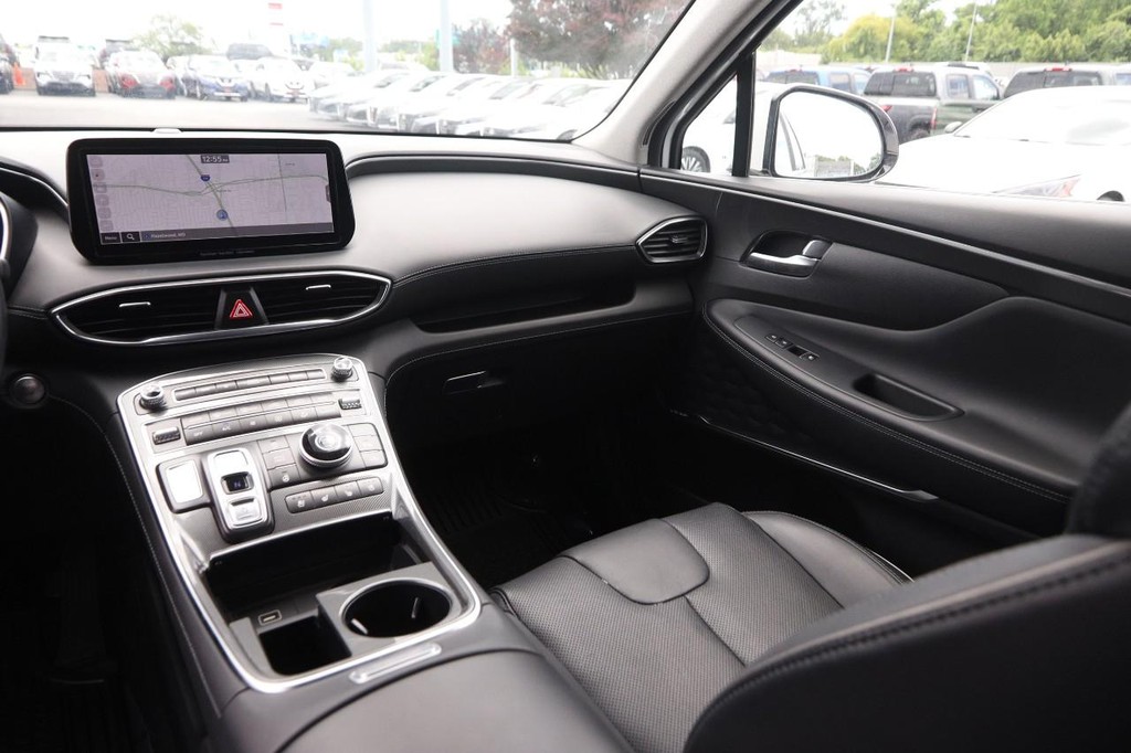 Hyundai Santa Fe Vehicle Full-screen Gallery Image 26