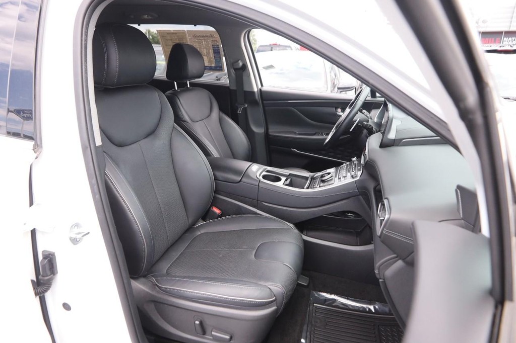 Hyundai Santa Fe Vehicle Full-screen Gallery Image 27