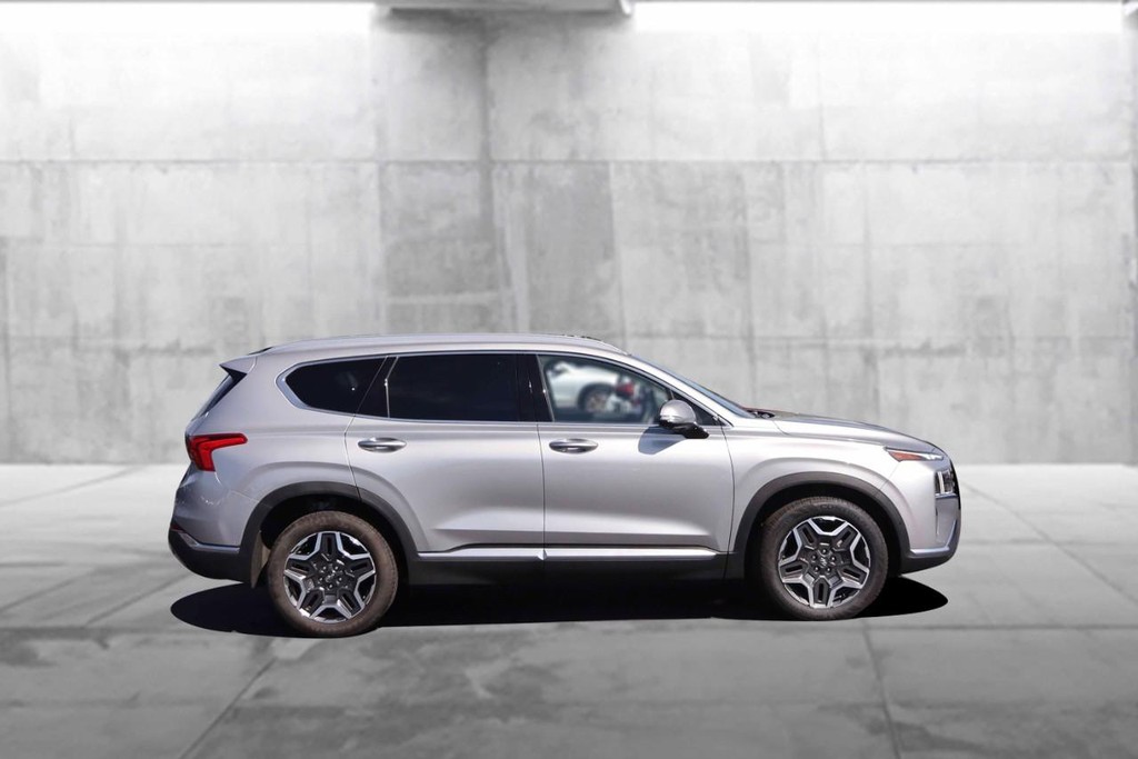 Hyundai Santa Fe Vehicle Full-screen Gallery Image 05