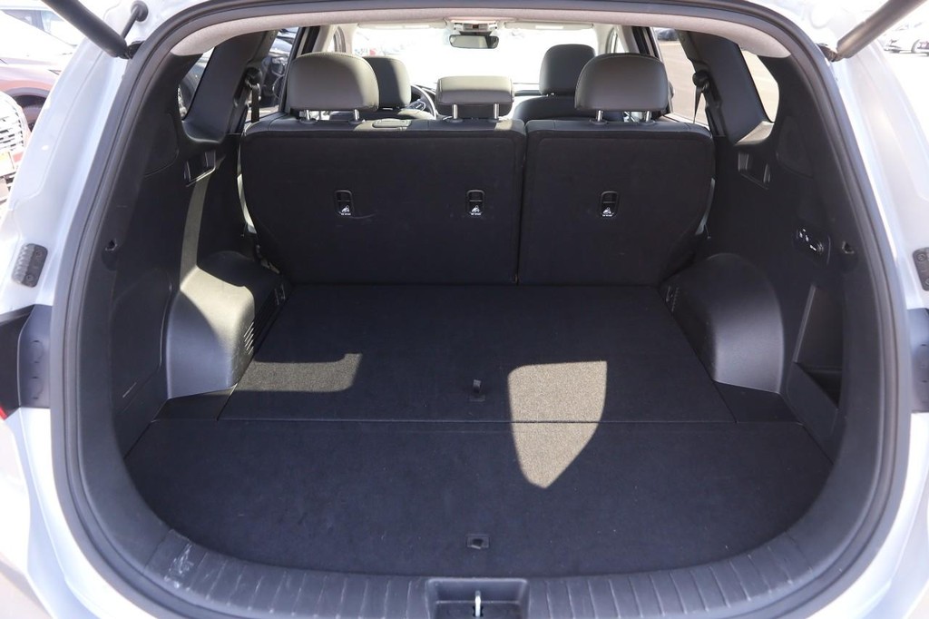 Hyundai Santa Fe Vehicle Full-screen Gallery Image 07