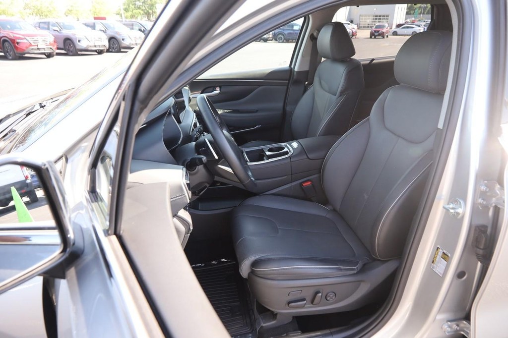 Hyundai Santa Fe Vehicle Full-screen Gallery Image 10