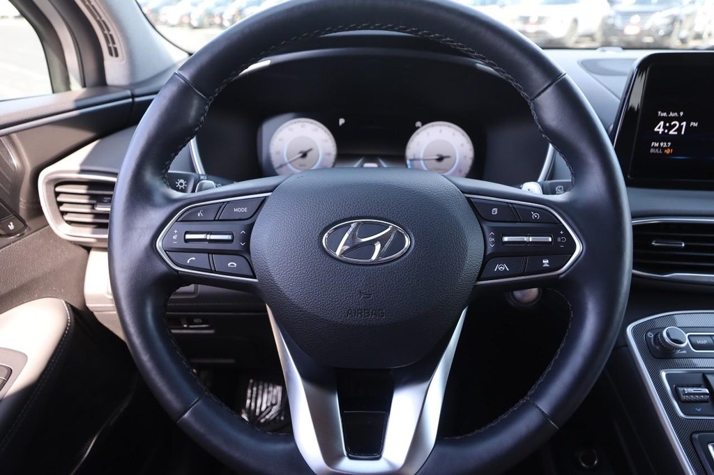 Hyundai Santa Fe Vehicle Full-screen Gallery Image 12
