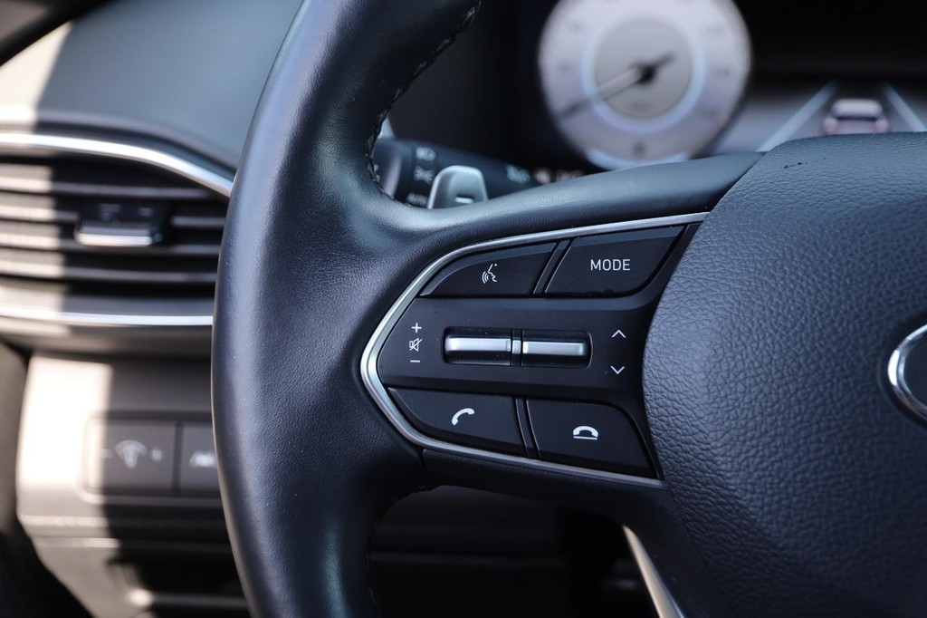 Hyundai Santa Fe Vehicle Full-screen Gallery Image 13