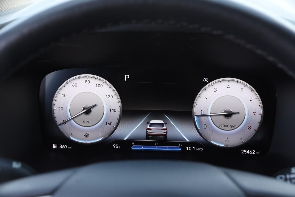 Hyundai Santa Fe Vehicle Full-screen Gallery Image 15