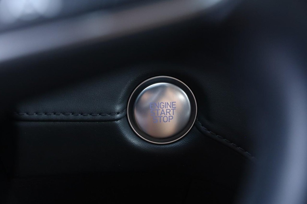 Hyundai Santa Fe Vehicle Full-screen Gallery Image 16
