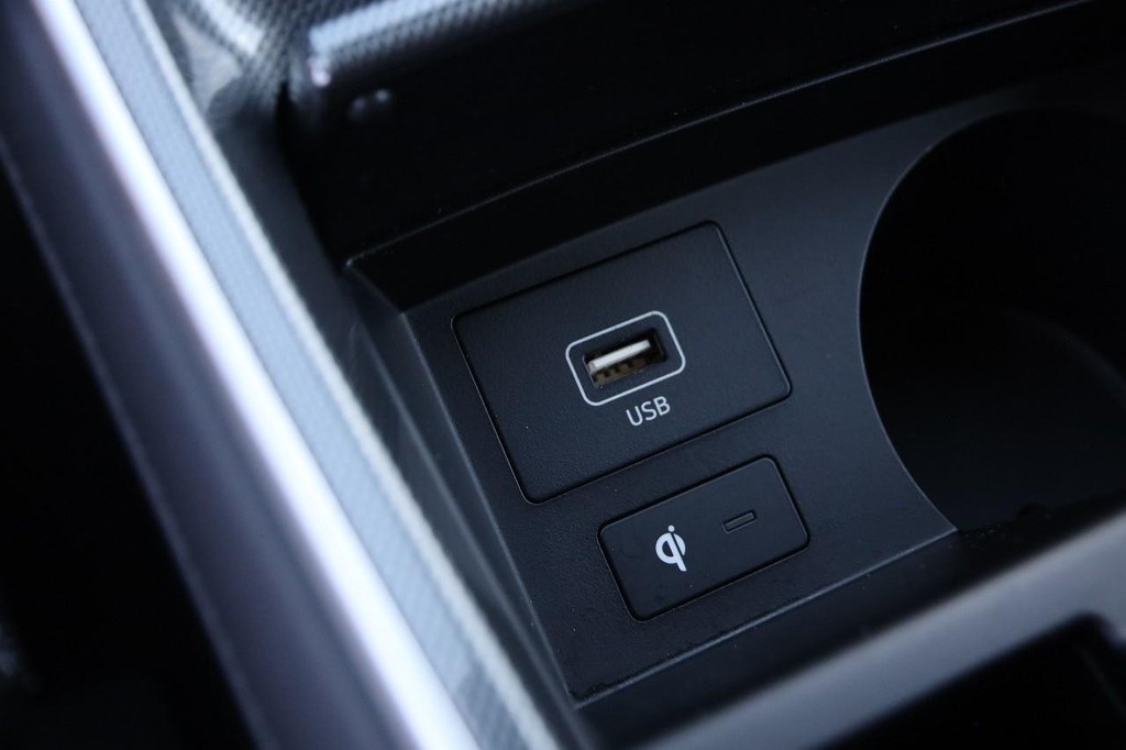 Hyundai Santa Fe Vehicle Full-screen Gallery Image 20