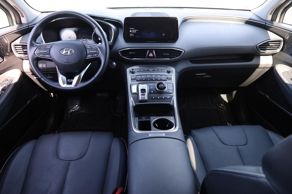 Hyundai Santa Fe Vehicle Full-screen Gallery Image 22