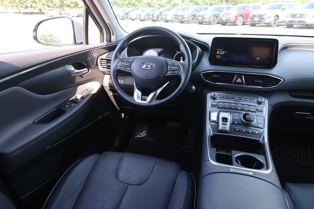 Hyundai Santa Fe Vehicle Full-screen Gallery Image 23