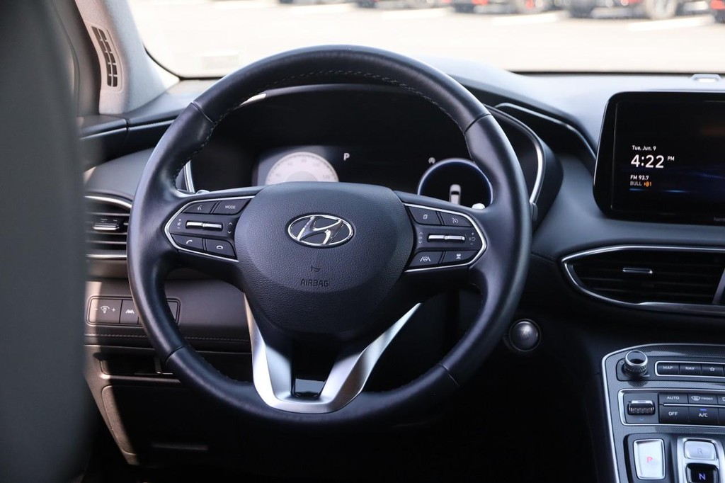 Hyundai Santa Fe Vehicle Full-screen Gallery Image 24
