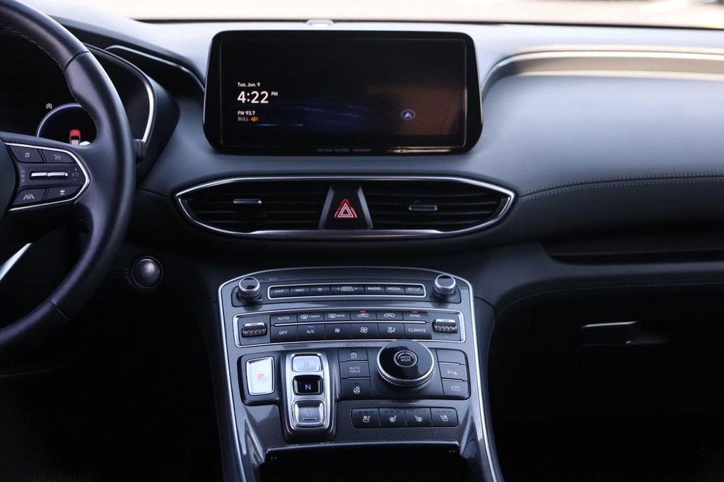 Hyundai Santa Fe Vehicle Full-screen Gallery Image 25
