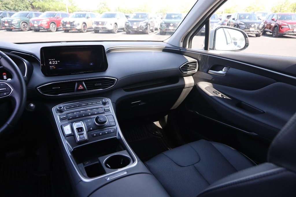 Hyundai Santa Fe Vehicle Full-screen Gallery Image 26