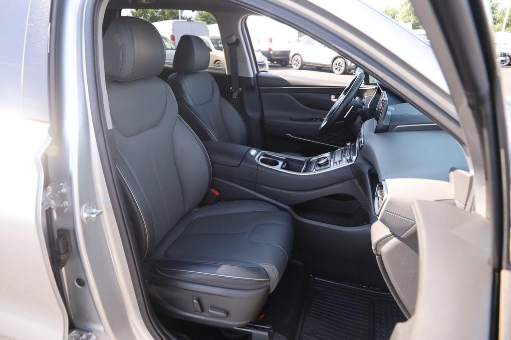 Hyundai Santa Fe Vehicle Full-screen Gallery Image 27
