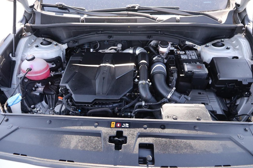 Hyundai Santa Fe Vehicle Full-screen Gallery Image 28
