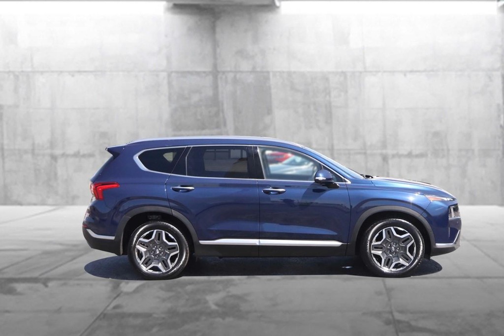 Hyundai Santa Fe Vehicle Full-screen Gallery Image 05