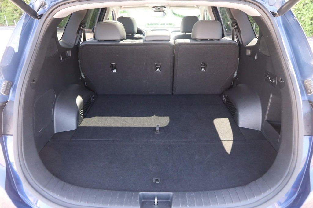 Hyundai Santa Fe Vehicle Full-screen Gallery Image 07