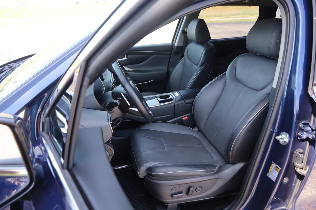 Hyundai Santa Fe Vehicle Full-screen Gallery Image 10