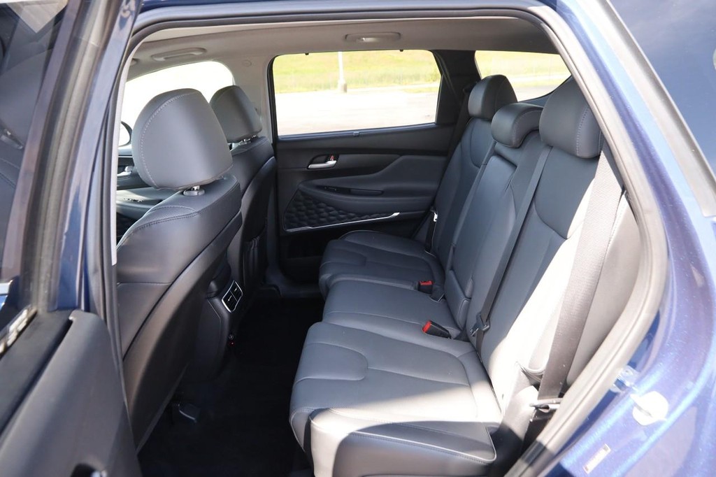 Hyundai Santa Fe Vehicle Full-screen Gallery Image 11