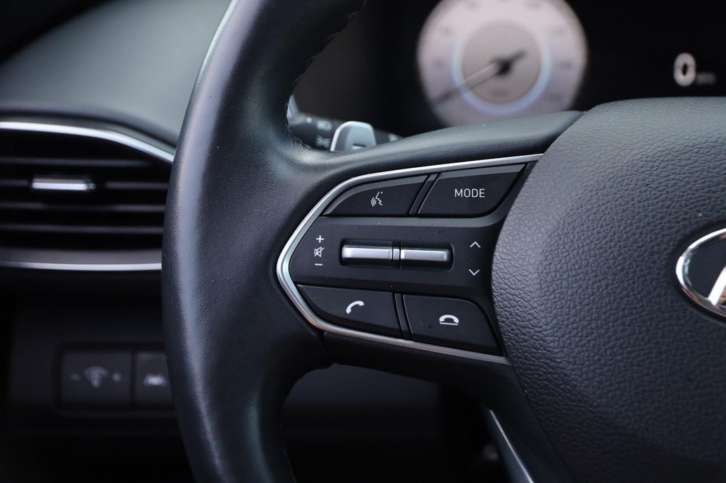 Hyundai Santa Fe Vehicle Full-screen Gallery Image 13