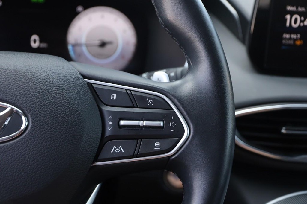 Hyundai Santa Fe Vehicle Full-screen Gallery Image 14