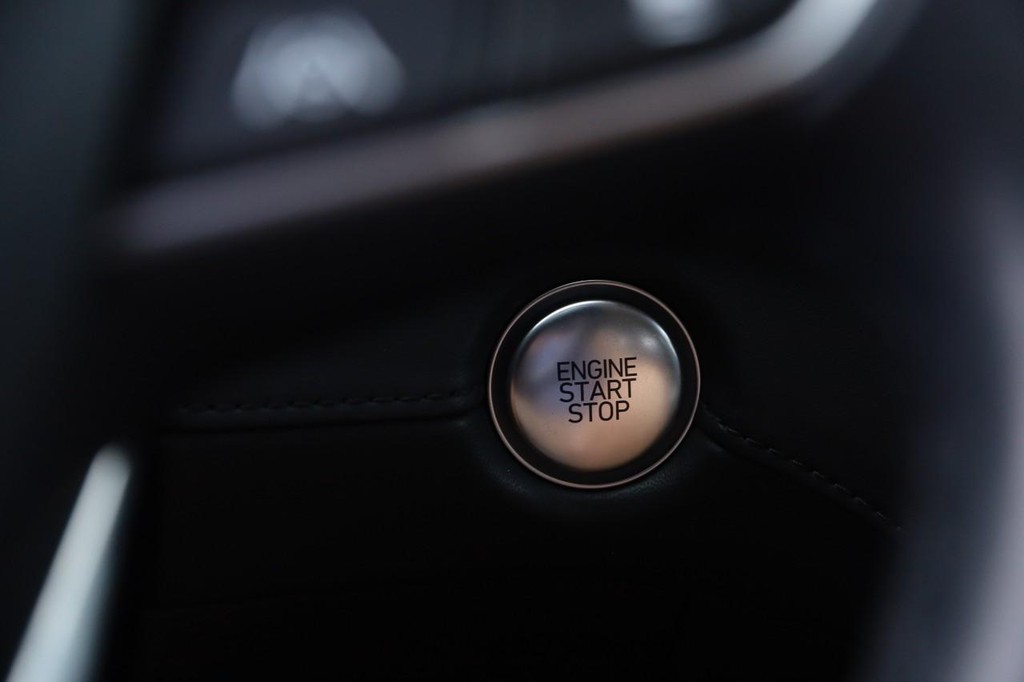 Hyundai Santa Fe Vehicle Full-screen Gallery Image 16