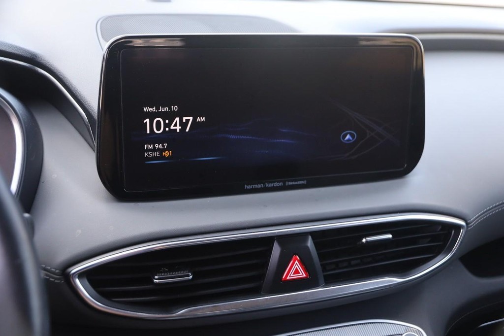 Hyundai Santa Fe Vehicle Full-screen Gallery Image 17