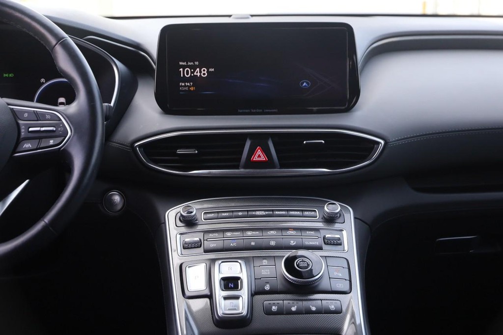 Hyundai Santa Fe Vehicle Full-screen Gallery Image 25