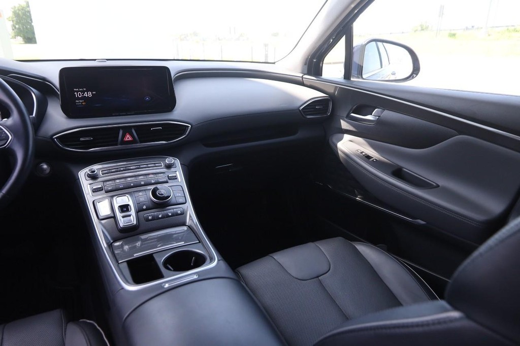 Hyundai Santa Fe Vehicle Full-screen Gallery Image 26