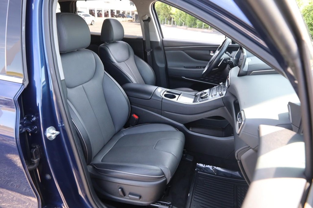 Hyundai Santa Fe Vehicle Full-screen Gallery Image 27