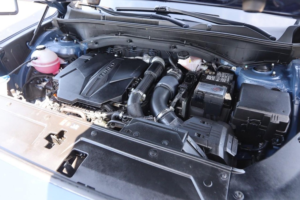 Hyundai Santa Fe Vehicle Full-screen Gallery Image 28