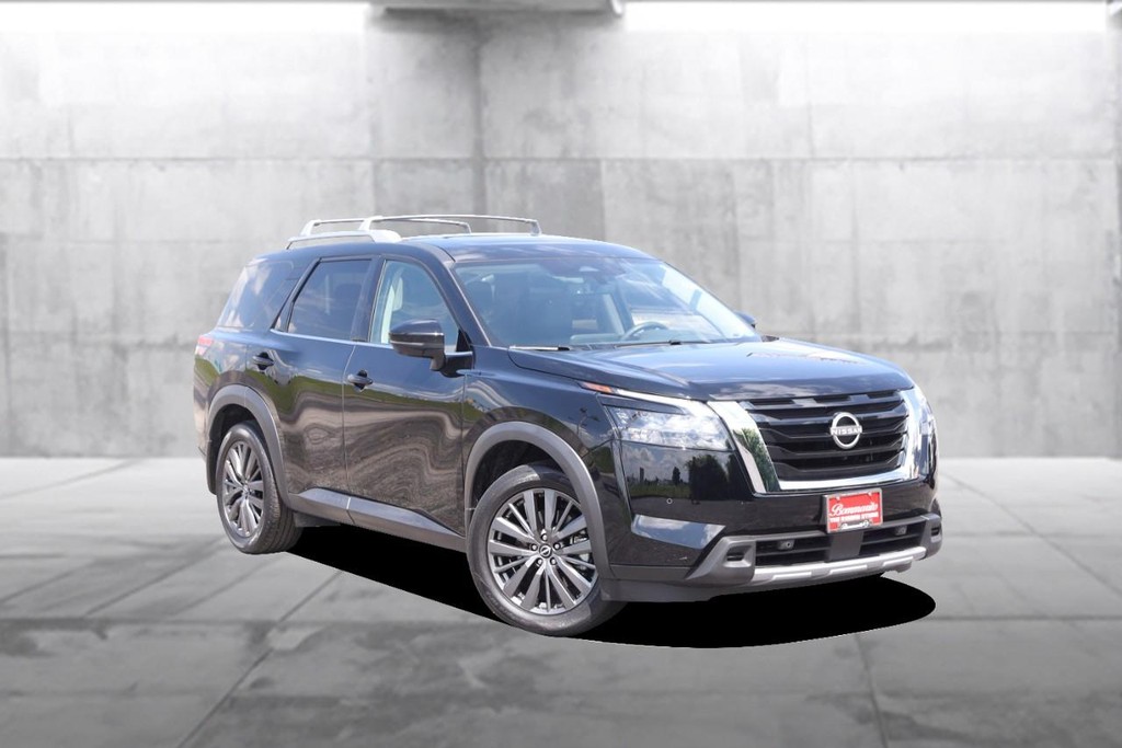 Nissan Pathfinder Vehicle Full-screen Gallery Image 2