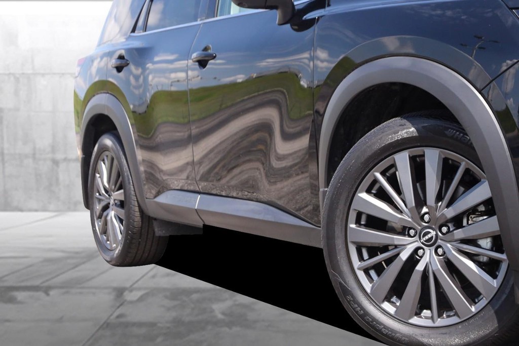 Nissan Pathfinder Vehicle Full-screen Gallery Image 3