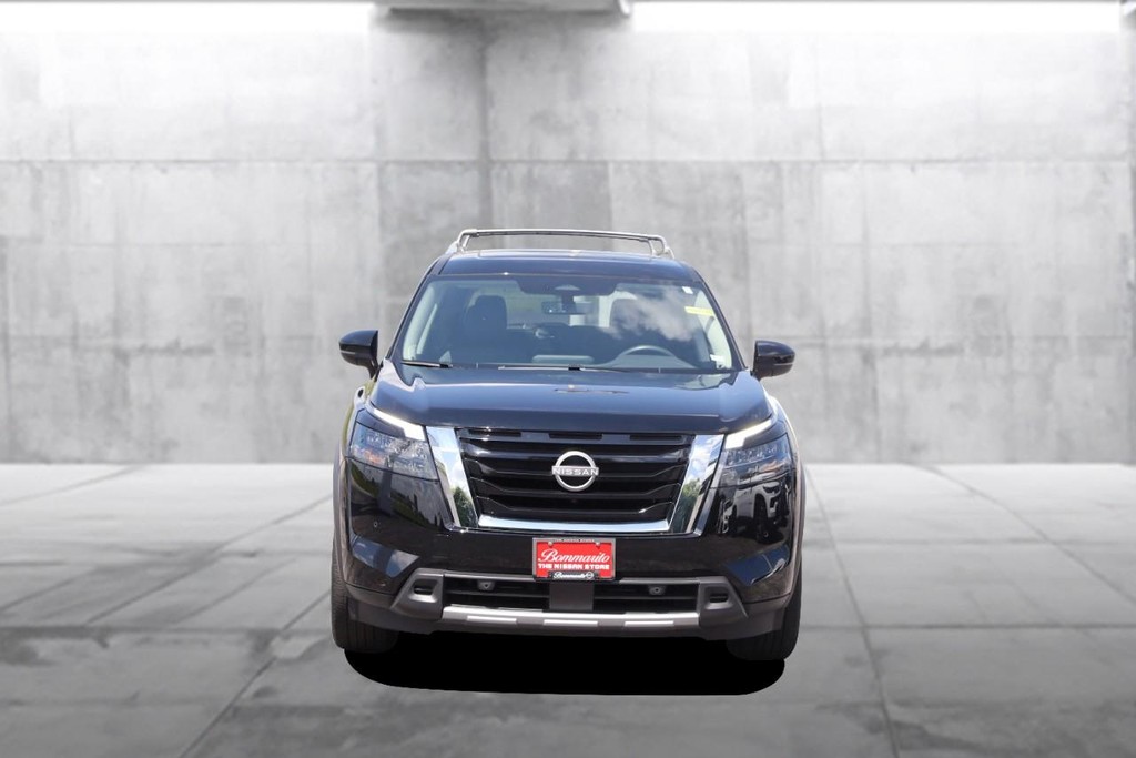 Nissan Pathfinder Vehicle Full-screen Gallery Image 4