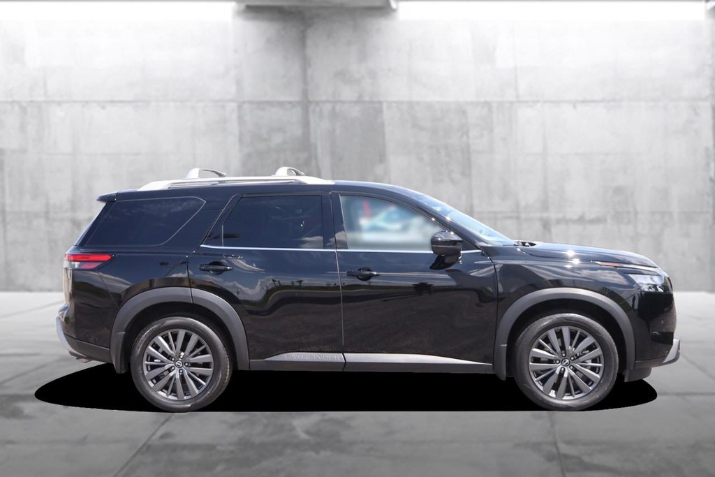Nissan Pathfinder Vehicle Full-screen Gallery Image 5