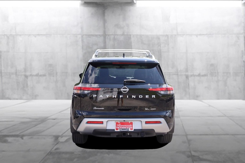 Nissan Pathfinder Vehicle Full-screen Gallery Image 6