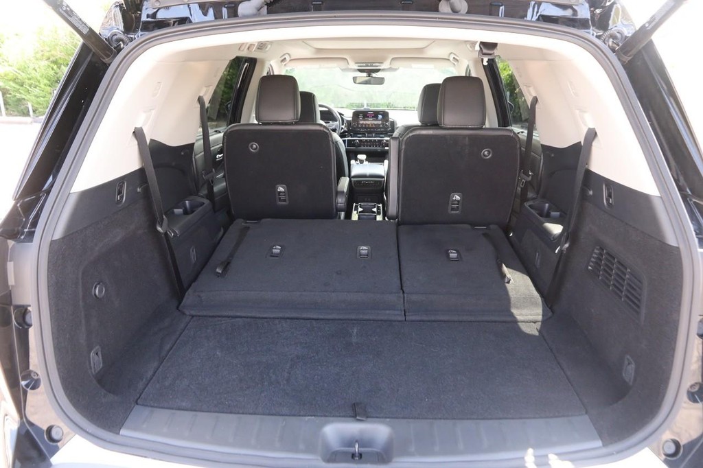 Nissan Pathfinder Vehicle Full-screen Gallery Image 7