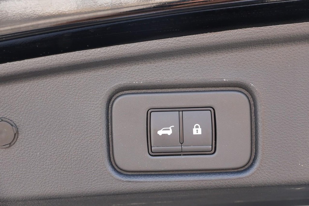 Nissan Pathfinder Vehicle Full-screen Gallery Image 9