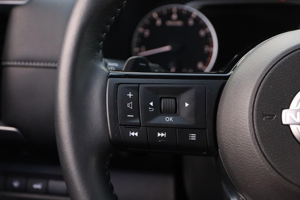Nissan Pathfinder Vehicle Full-screen Gallery Image 14