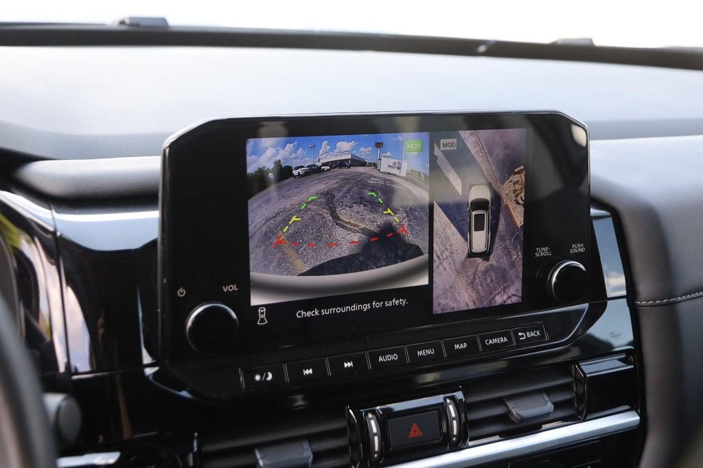 Nissan Pathfinder Vehicle Full-screen Gallery Image 19