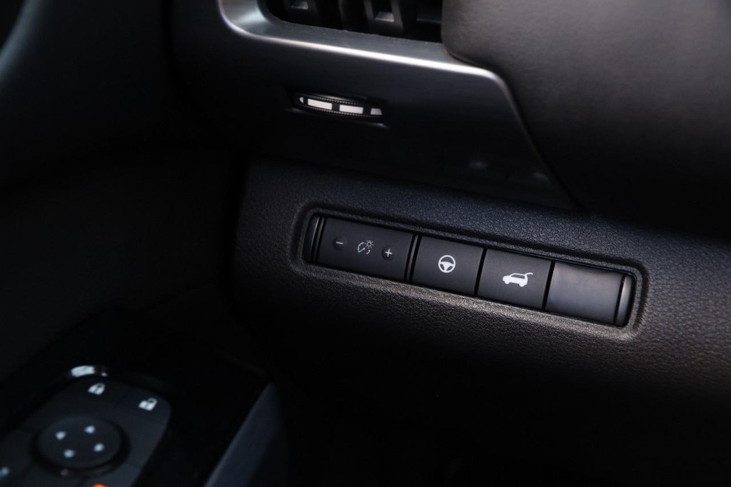Nissan Pathfinder Vehicle Full-screen Gallery Image 22
