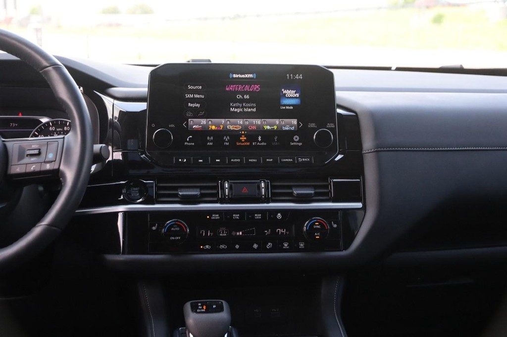 Nissan Pathfinder Vehicle Full-screen Gallery Image 27