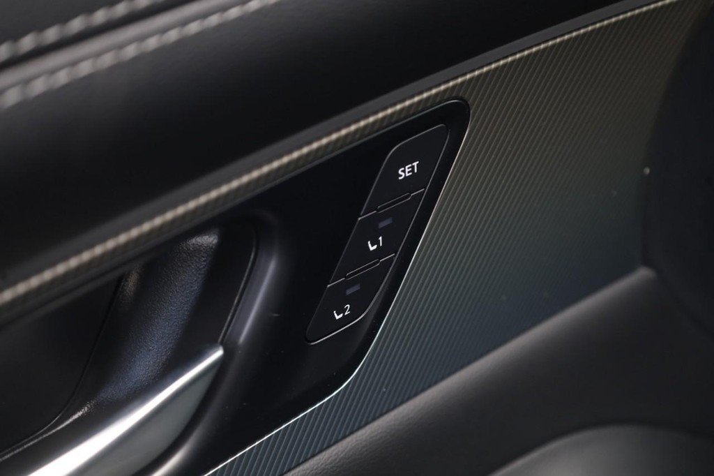 Nissan Murano Vehicle Image 12