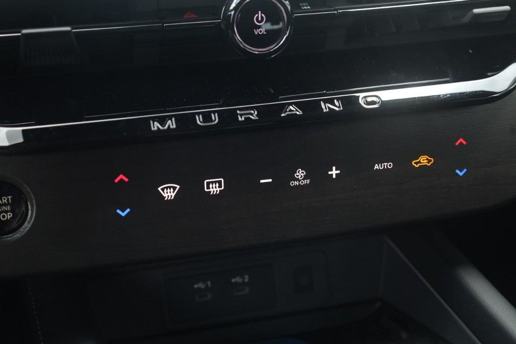 Nissan Murano Vehicle Image 17