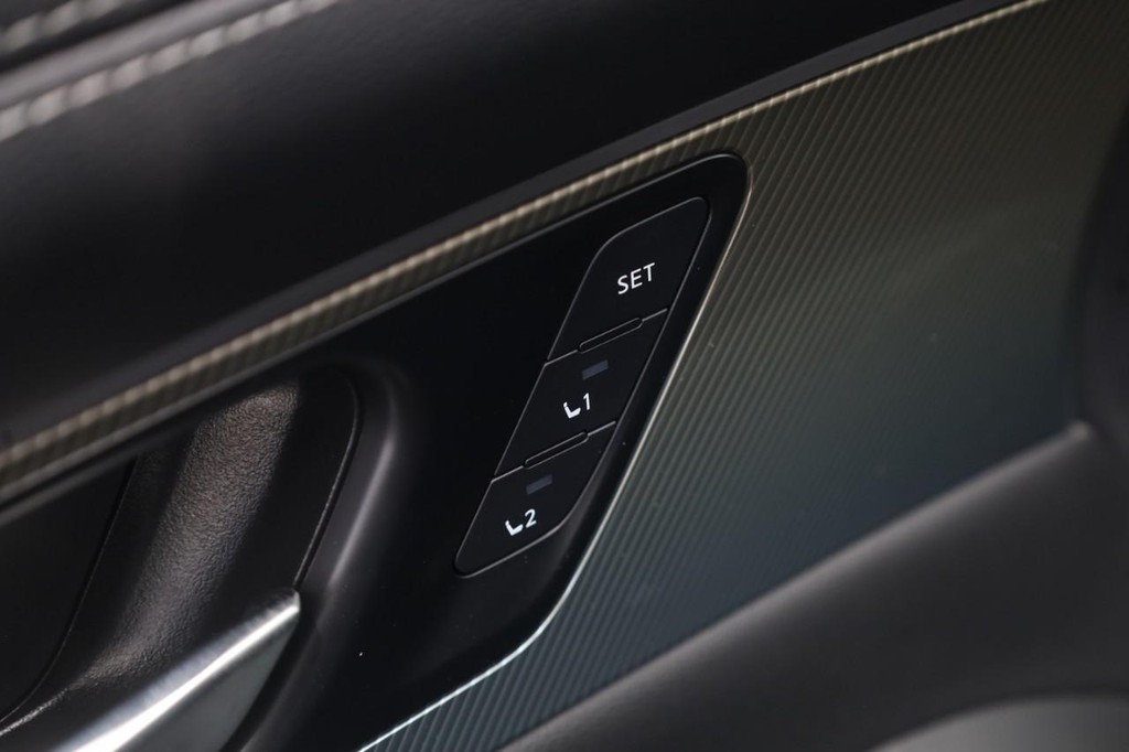 Nissan Murano Vehicle Image 12
