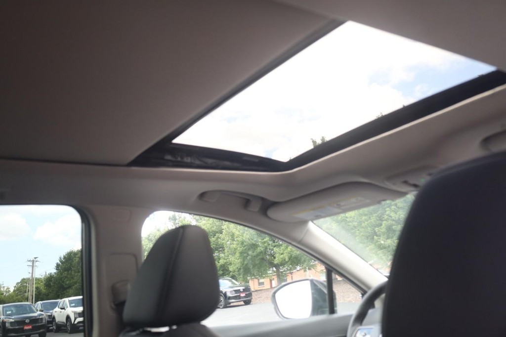Nissan Murano Vehicle Image 23