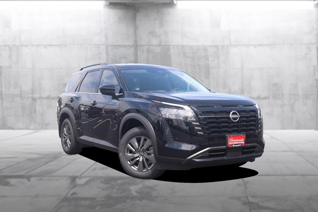 Nissan Pathfinder Vehicle Image 02
