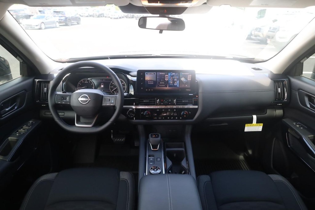 Nissan Pathfinder Vehicle Image 07