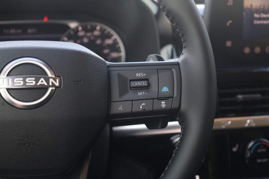 Nissan Pathfinder Vehicle Image 09