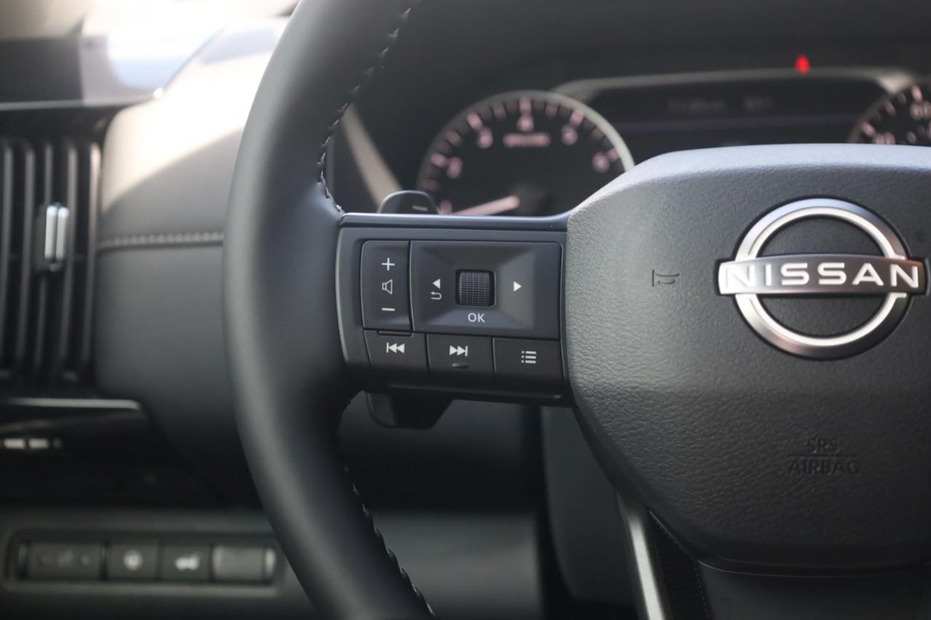 Nissan Pathfinder Vehicle Image 10